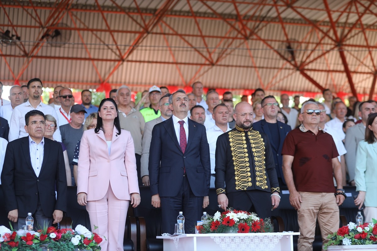 664. Tarihi Kırkpınar Yağlı Güreşleri'nin resmi açılış töreni Edirne'de gerçekleştirildi. Sarayiçi...