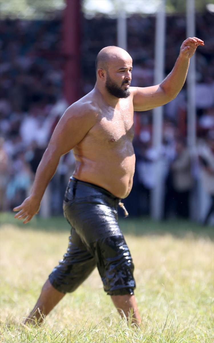 664. Tarihi Kırkpınar Yağlı Güreşleri başpehlivanlık yarı final müsabakaları yapıldı. Orhan Okulu...