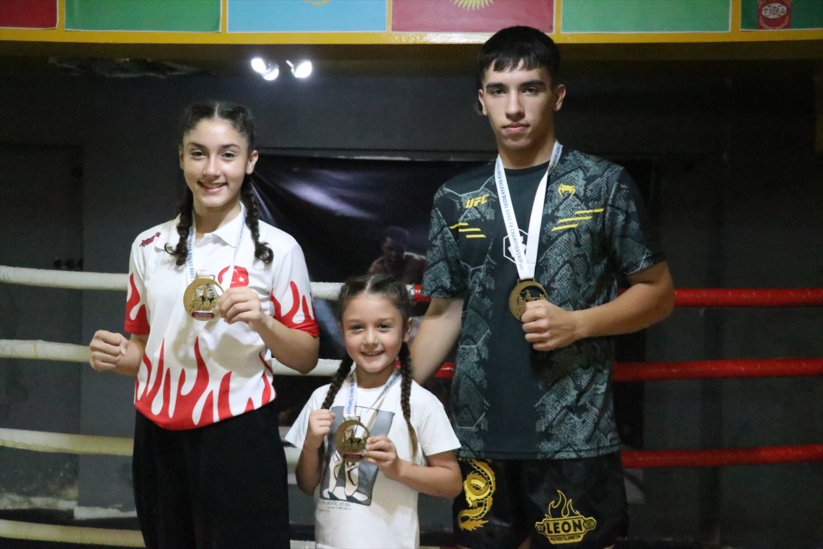 8. Açık Balkan Wushu Kung Fu Şampiyonası'nda altın madalya kazanan Karabüklü 3 kardeş, Avrupa ve...