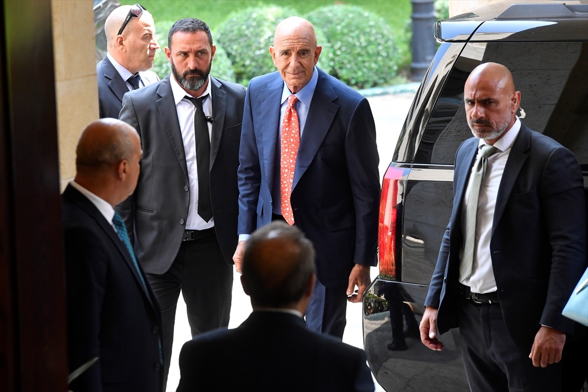 ABD’nin Ankara Büyükelçisi ve Suriye Özel Temsilcisi Tom Barrack (fotoğrafta), Lübnan Meclis...