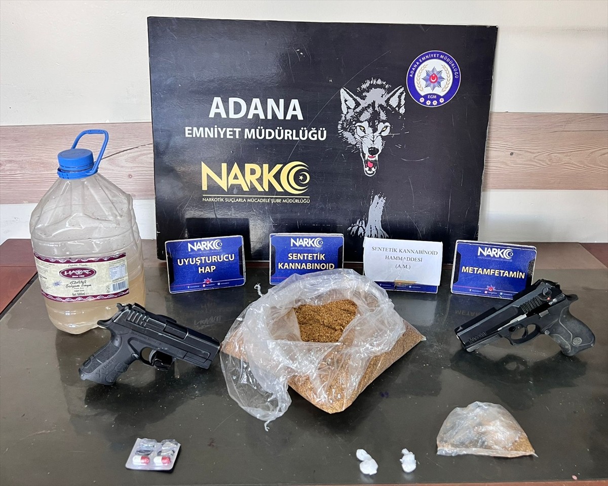Adana'da uyuşturucu satıcılarına yönelik operasyonda gözaltına alınan 10 şüpheliden 7'si...
