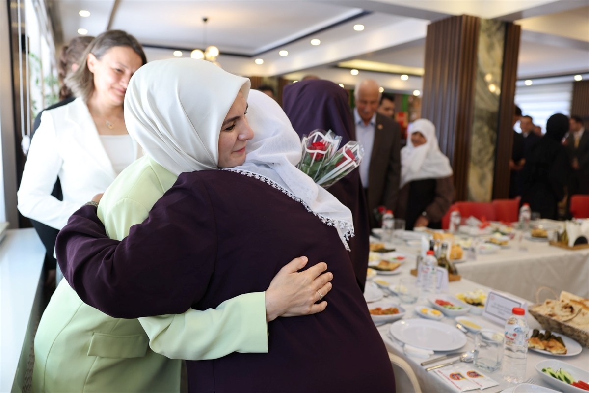 Aile ve Sosyal Hizmetler Bakanı Mahinur Özdemir Göktaş, Muş'ta İl Jandarma Komutanlığı sosyal...