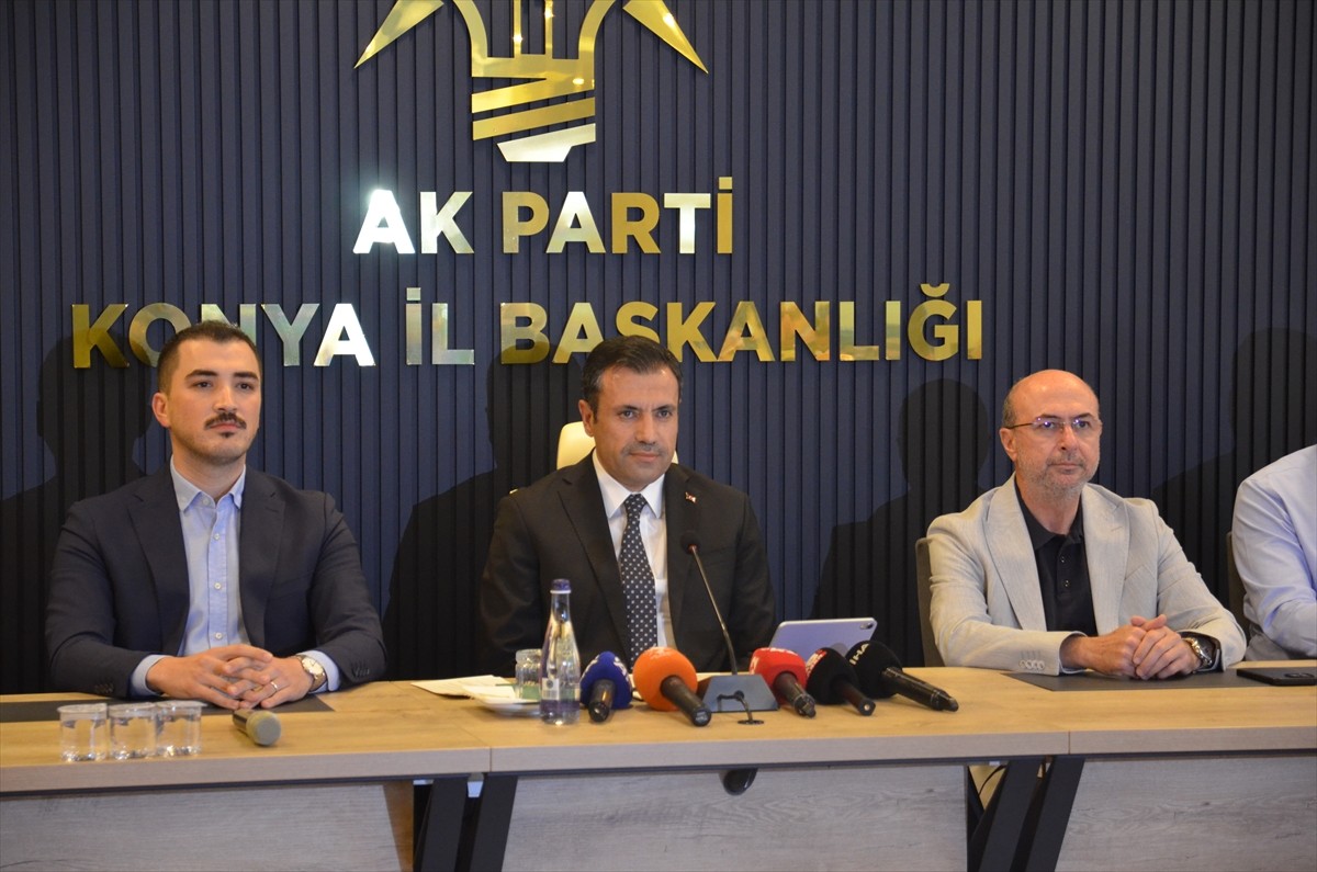 AK Parti Konya İl Başkanlığınca, Terörsüz Türkiye sürecinin başlamasından dolayı basın toplantısı...