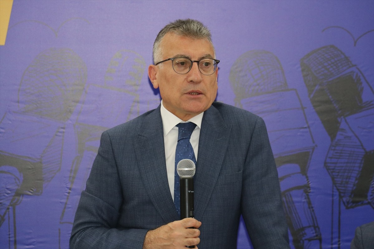 AK Parti TBMM Grup Başkanı Abdullah Güler, Sivas'ta bir restoranda düzenlenen "Basın ve Medya...