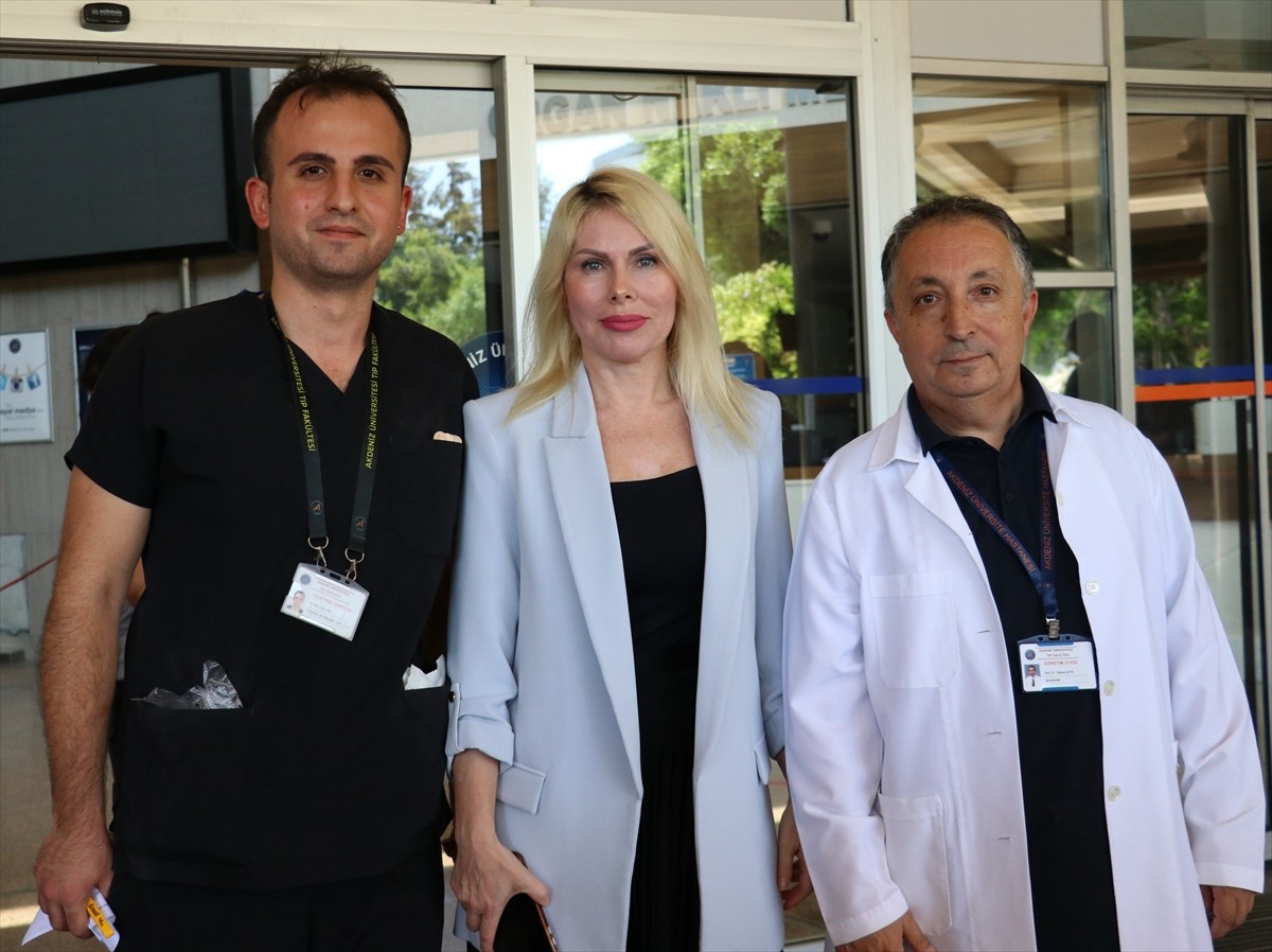 Akdeniz Üniversitesi Rektörü Prof. Dr. Özlenen Özkan, Antalya'nın Manavgat ilçesinde dün aslanın...