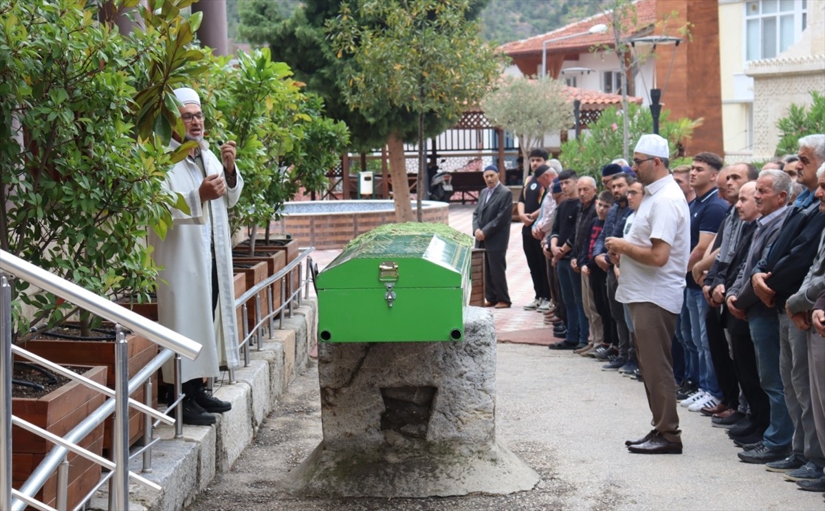 Amasya'da bir kişi, eşini silahla vurduktan sonra intihar etti. Eşi tarafından öldürülen K....