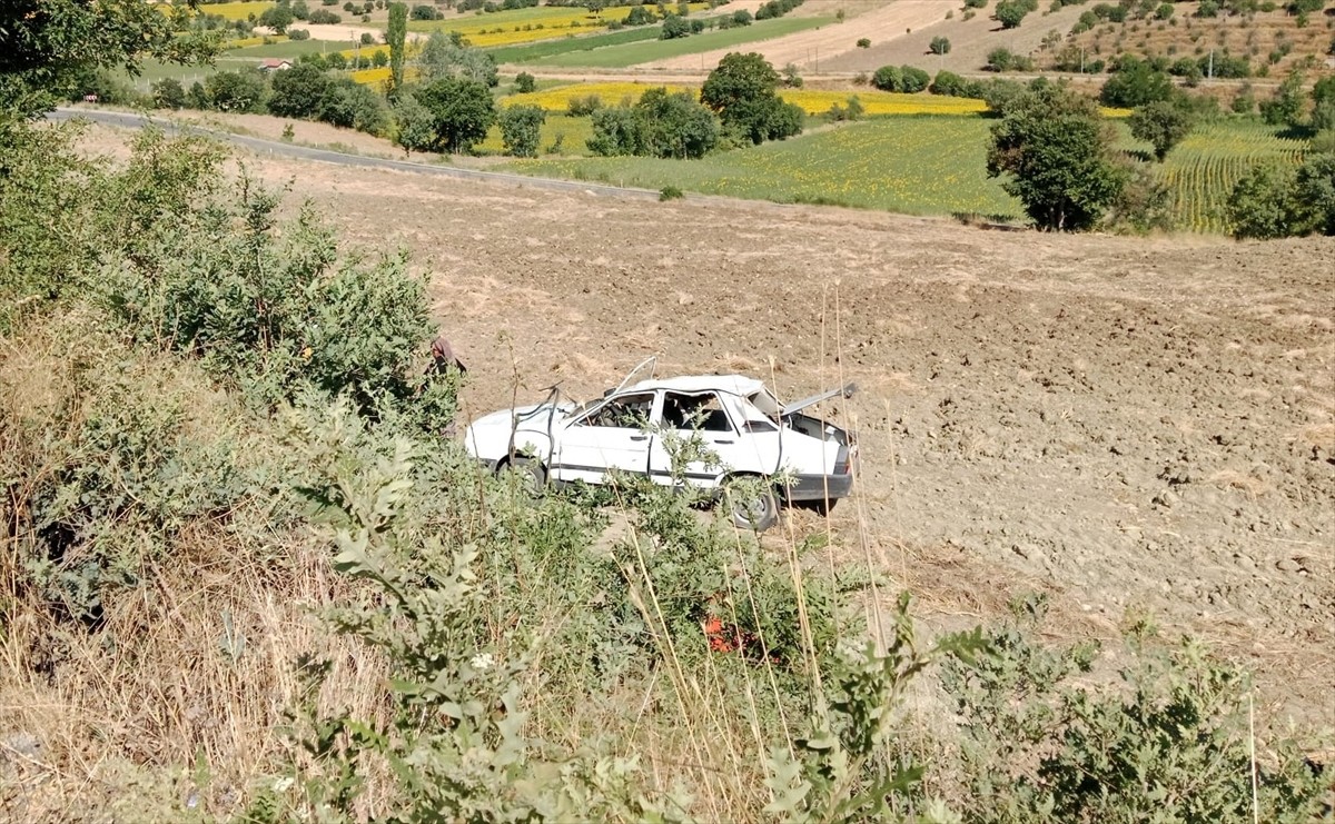  Amasya'da şarampole devrilen otomobildeki 4 kişi yaralandı.