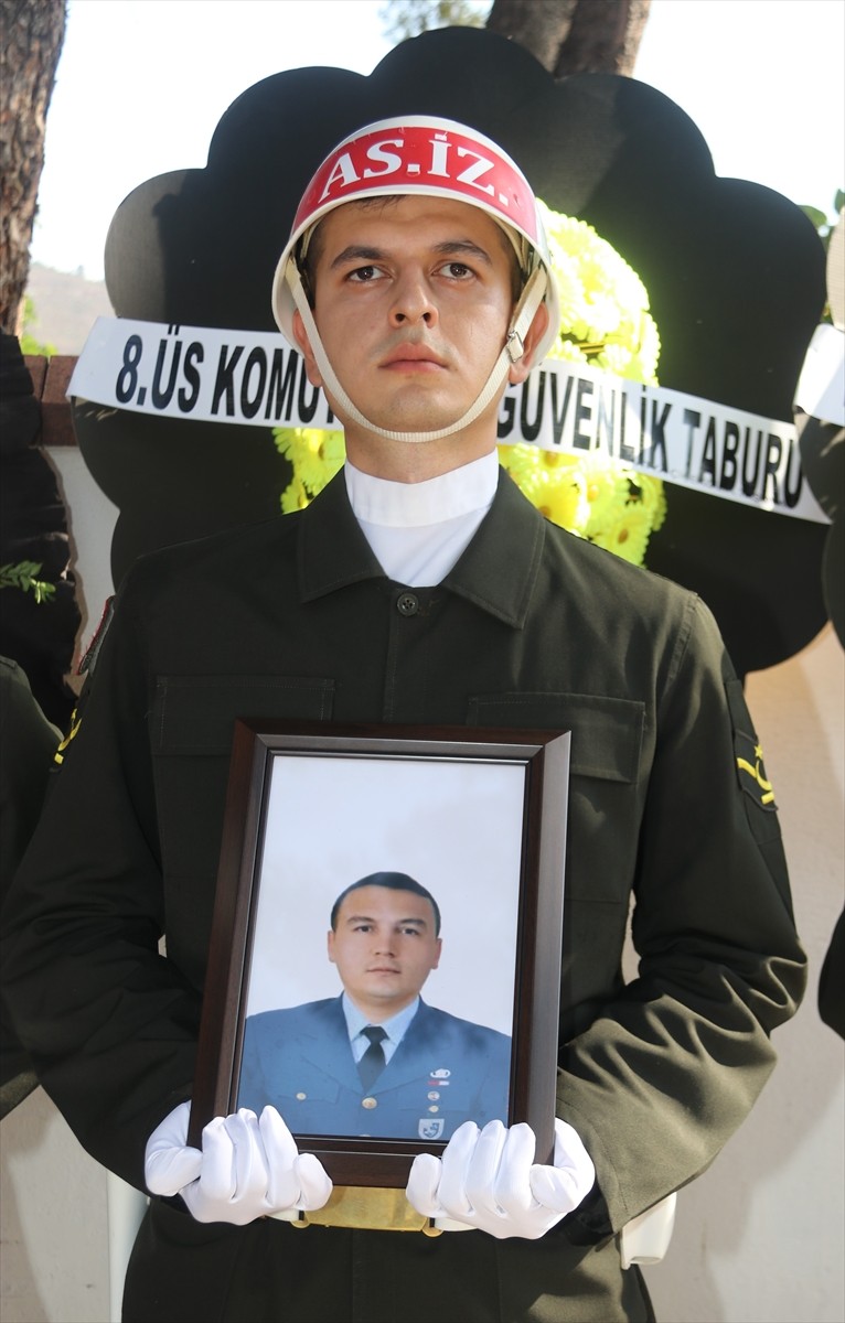 Amasya'nın Taşova ilçesinde traktörün devrilmesi sonucu hayatını kaybeden 31 yaşındaki Hava Uzman...