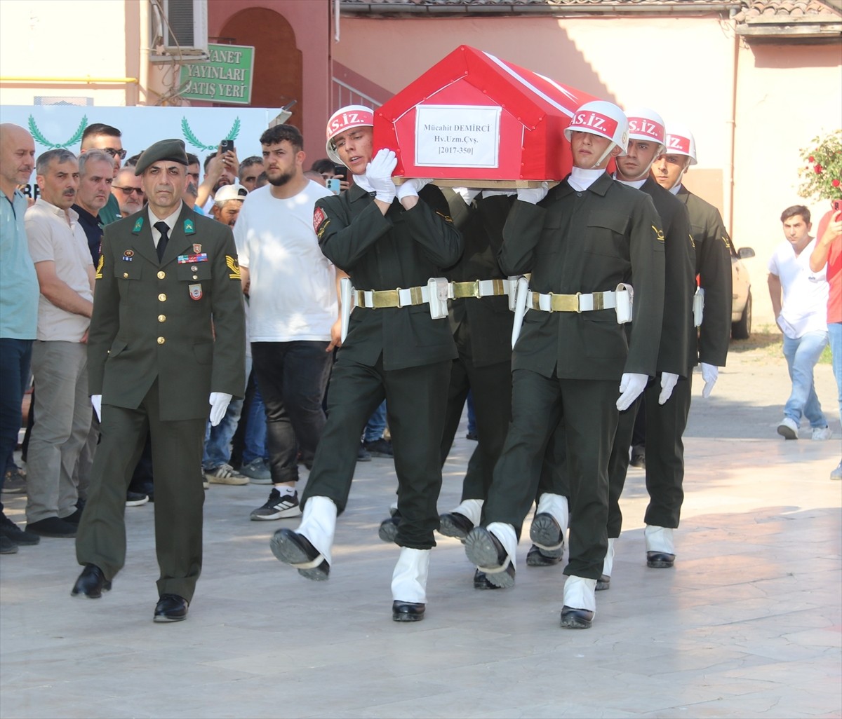 Amasya'nın Taşova ilçesinde traktörün devrilmesi sonucu hayatını kaybeden 31 yaşındaki Hava Uzman...