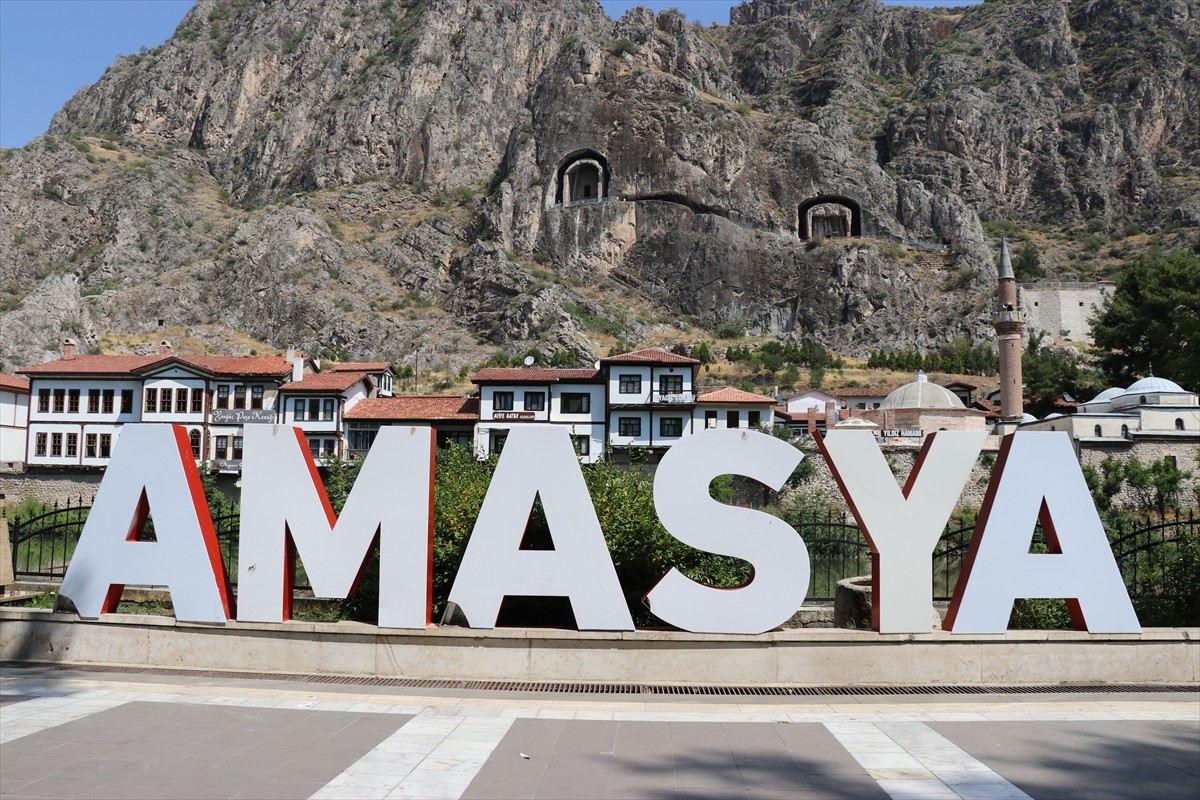Amasya Valisi Önder Bakan, yılın ilk 6 ayındaki turizm rakamları ve hedefleri konusunda bilgi...