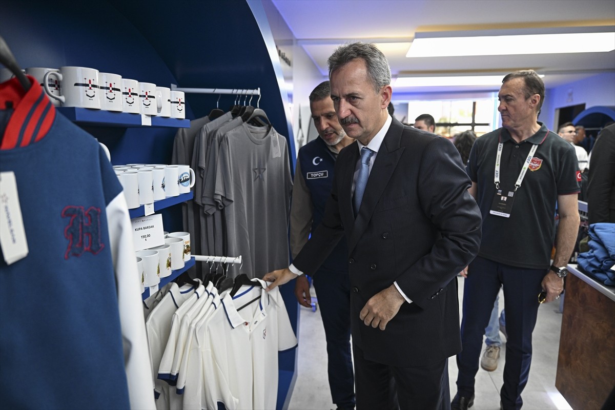 Anadolu Ajansının (AA) 'Global İletişim Ortağı' olduğu, Milli Savunma Bakanlığı ev sahipliğinde...