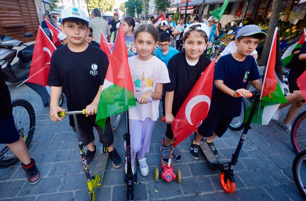 Anadolu Gençlik Derneği (AGD) Gaziosmanpaşa Şubesince, Filistin'e destek için "Özgür Filistin...