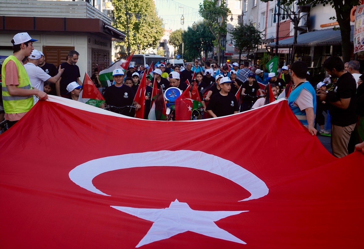 Anadolu Gençlik Derneği (AGD) Gaziosmanpaşa Şubesince, Filistin'e destek için "Özgür Filistin...