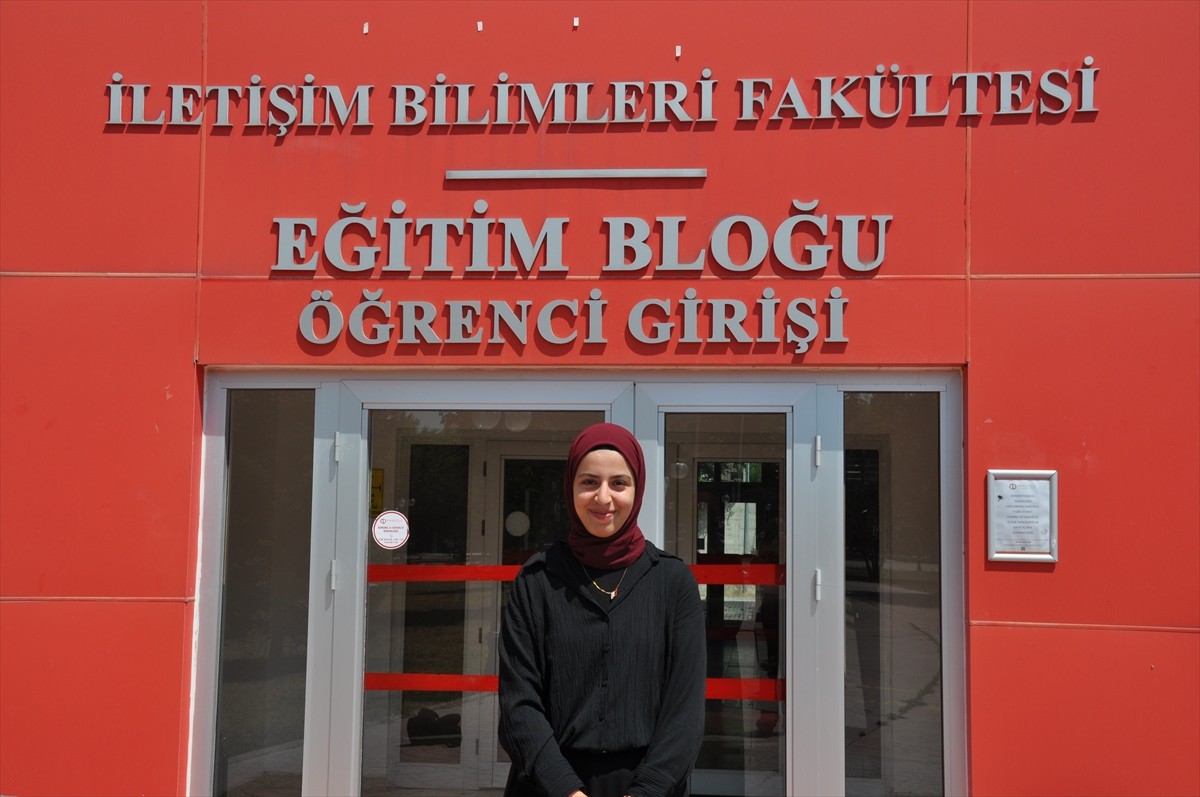 Anadolu Üniversitesi İletişim Bilimleri Fakültesi Sinema ve Televizyon Bölümü öğrencisi 19...