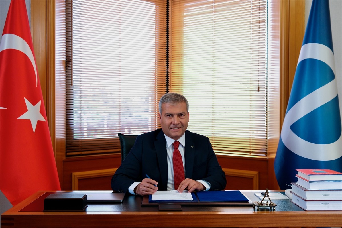 Anadolu Üniversitesi Rektörü Prof. Dr. Yusuf Adıgüzel, üniversitenin Açıköğretim Sistemi'ndeki...