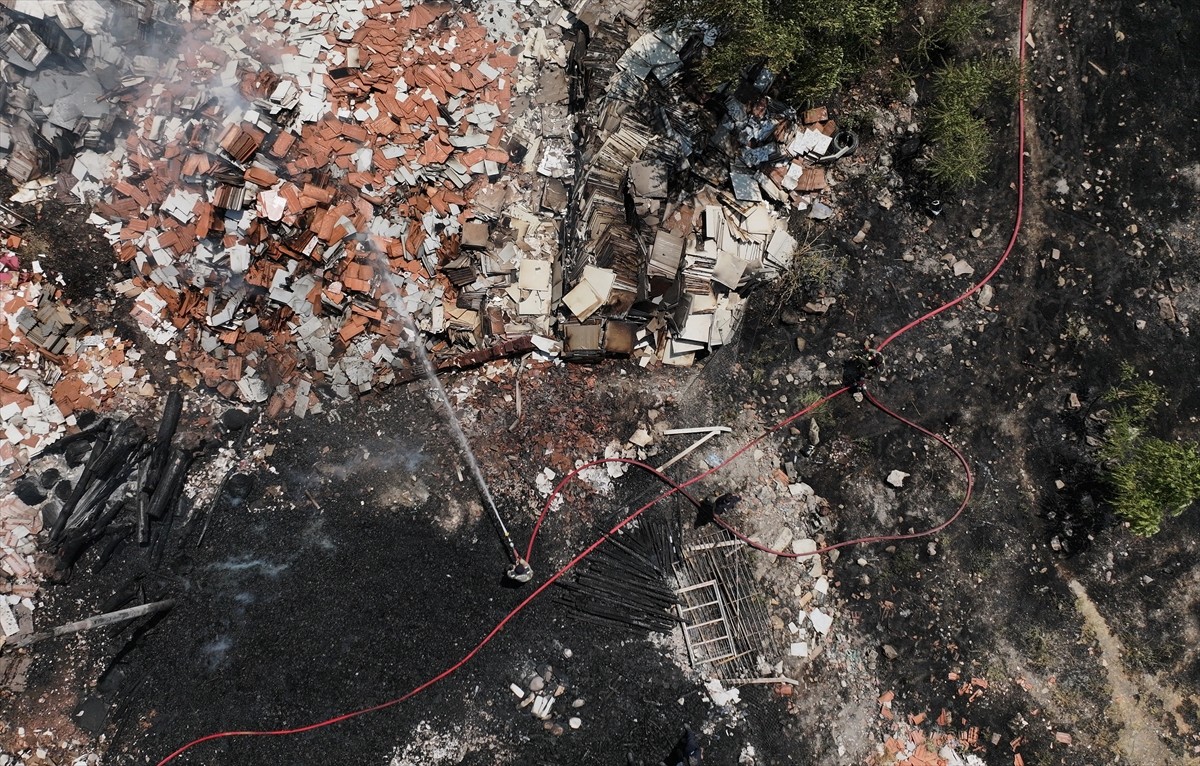 Ankara'nın Altındağ ilçesinde Gültepe Mahallesi Demirciler Sitesi'nde bulunan fayans fabrikasının...