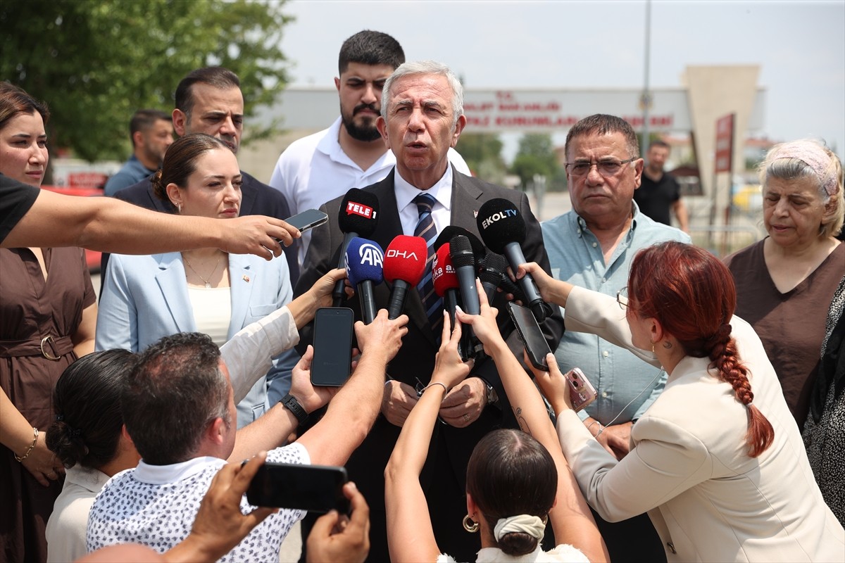 Ankara Büyükşehir Belediye Başkanı Mansur Yavaş, Antalya'da "rüşvet" soruşturması kapsamında...
