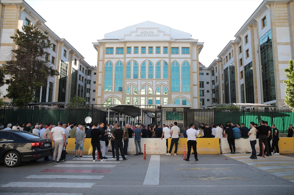 Antalya Cumhuriyet Başsavcılığınca yürütülen "rüşvet" soruşturmasında, Antalya Büyükşehir Belediye...