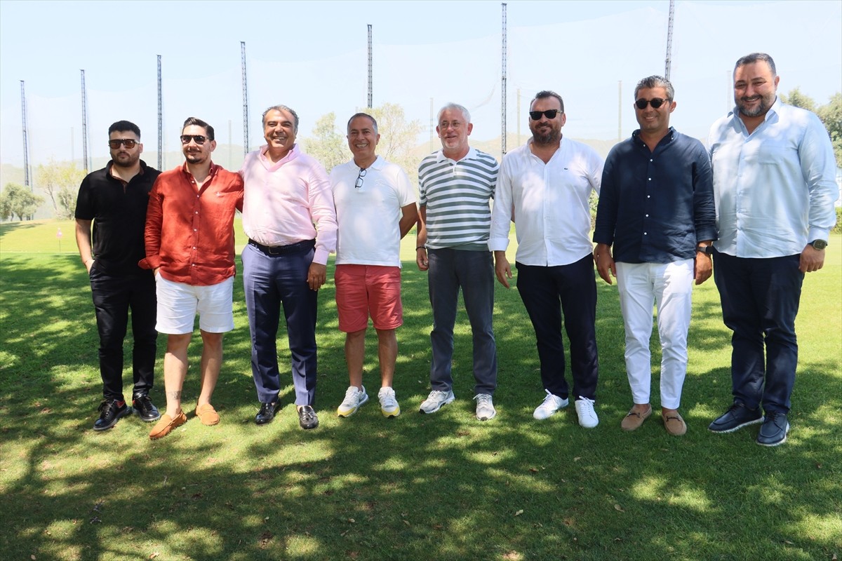 Armada Praxis Yalıkavak Hentbol Takımının yeni yönetimi basınla bir araya geldi.