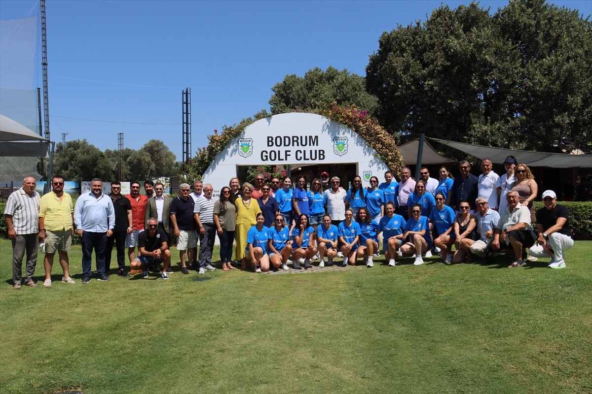 Armada Praxis Yalıkavak Hentbol Takımının yeni yönetimi basınla bir araya geldi.