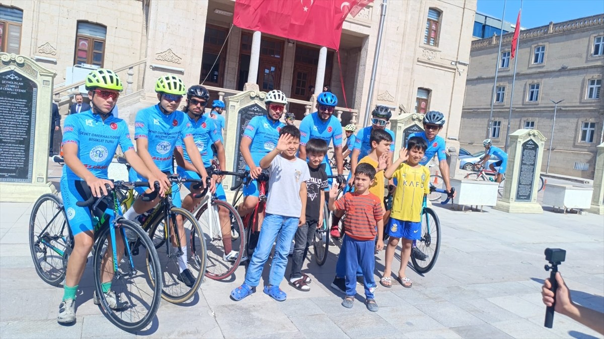 Arnavutköy Belediyesince 15 Temmuz şehitlerini anmak amacıyla düzenlenen "Şehit Ömer Halisdemir...