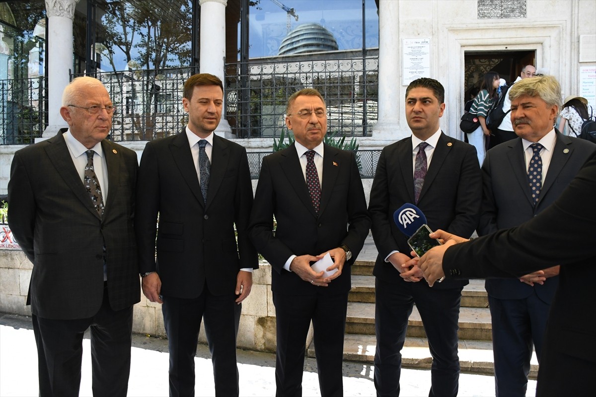 Arnavutluk'ta temaslarda bulunmak üzere başkent Tiran'a gelen TBMM Dışişleri Komisyonu Başkanı...