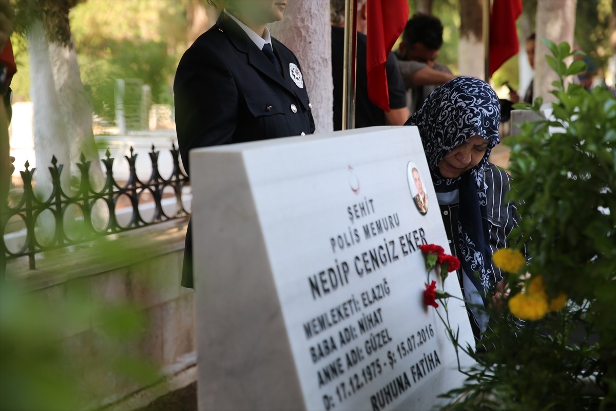 Aydın'da, 15 Temmuz Demokrasi ve Milli Birlik Günü kapsamında Tellidede Mezarlığı'nda anma...