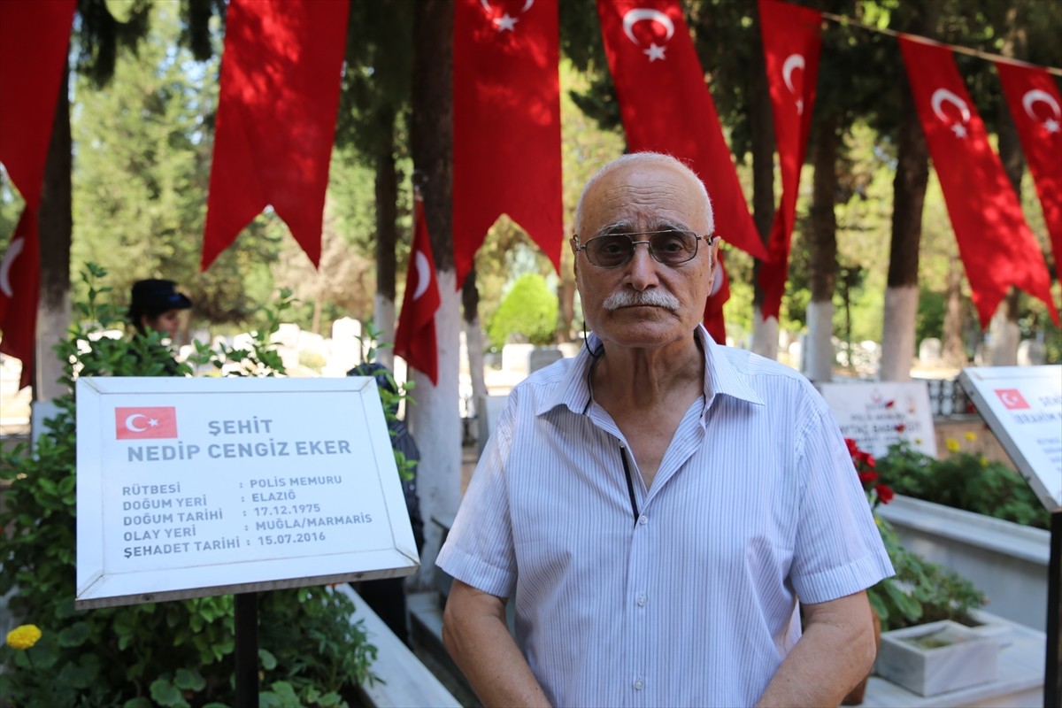 Aydın'da, 15 Temmuz Demokrasi ve Milli Birlik Günü kapsamında Tellidede Mezarlığı'nda anma...