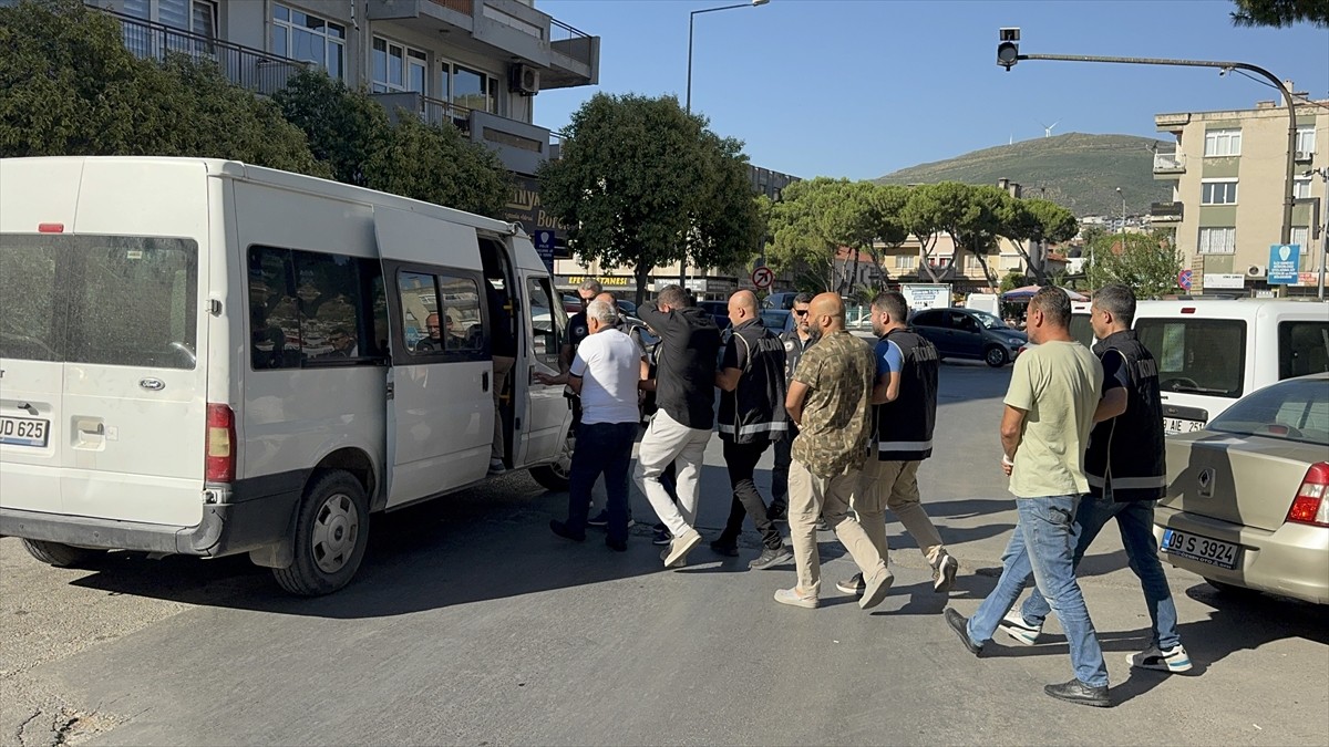 Aydın'ın Söke ilçesinde, sahte belgelerle devletten bitkisel üretim desteği aldıkları iddia edilen...