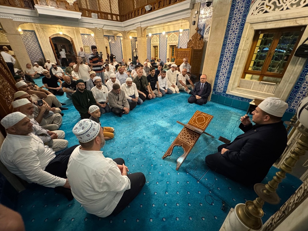 Azerbaycan'ın başkenti Bakü'de, Fetullahçı Terör Örgütü'nün (FETÖ) hain darbe girişiminde şehit...