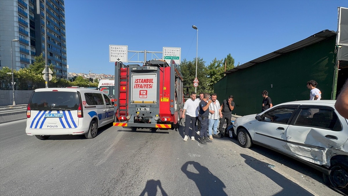 Bahçelievler'de kontrolden çıkan otomobilin park halindeki araca ve motosiklete çarpması sonucu 1...