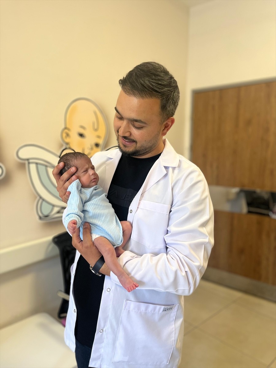  Batman'da 905 gram doğan Sevda bebek, 60 günlük yoğun bakım sürecinin ardından taburcu...