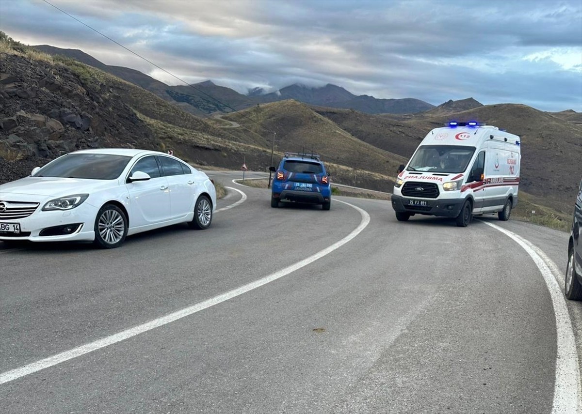Bayburt-Erzurum kırsalı sınırlarında bir hava aracının düştüğü ihbarı üzerine ekipler arama...