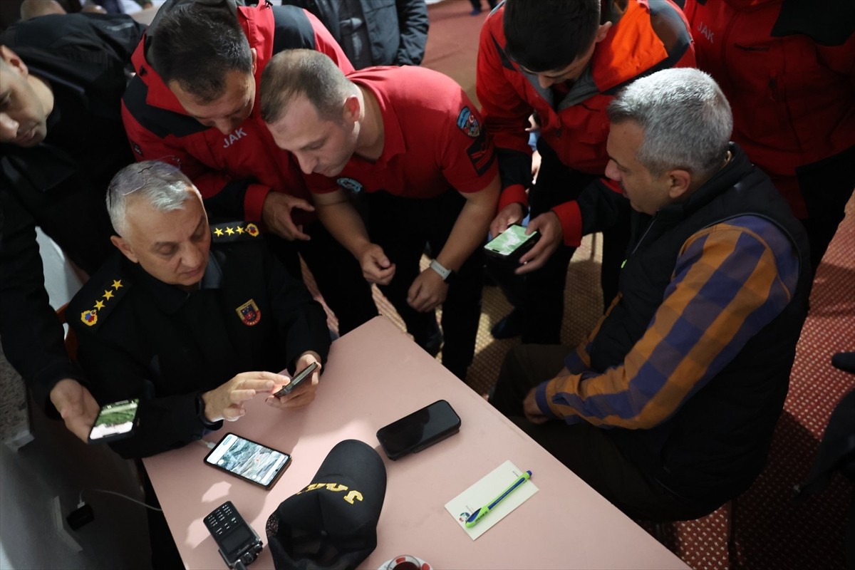  Bayburt-Rize-Erzurum sınır hattında düşen özel jete ulaşmak için başlatılan arama kurtarma...