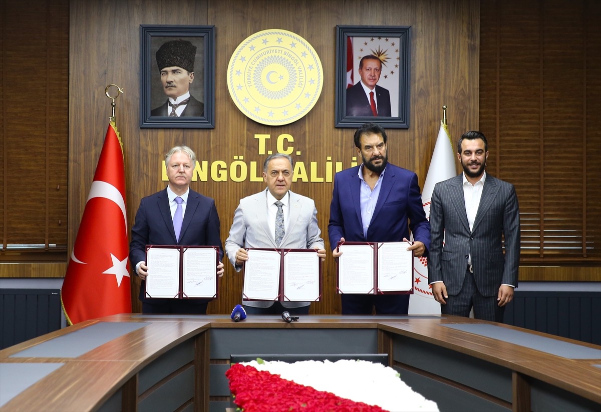 Bingöl'de hayırsever iş insanı Yusuf Korkmaz tarafından 8 derslikli okul inşa ettirilecek. Bu...