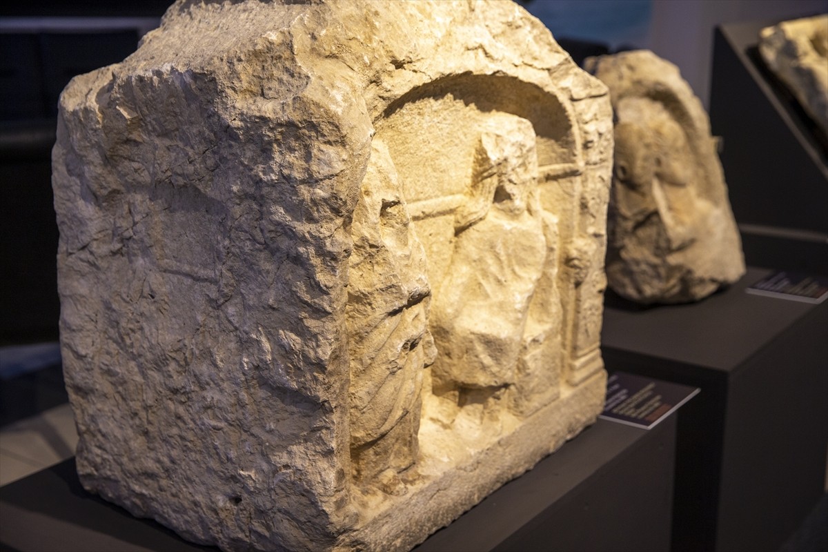 Bolu'da bulunan 47 tarihi eser, "Kalkhedon'dan Klaudiopolis'e" sergisi kapsamında ilk defa...