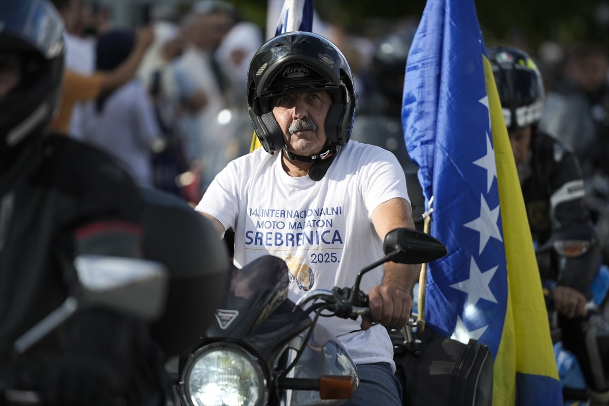 Bosna Hersek'in doğusundaki Srebrenitsa'nın 11 Temmuz 1995'te Sırp askerleri tarafından ele...