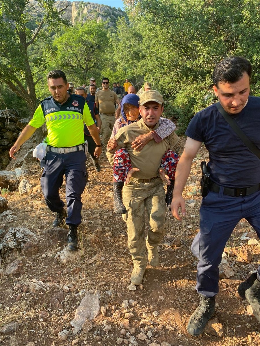 Burdur'un Ağlasun ilçesinde kayıp olarak aranan 85 yaşındaki kadın, evine yaklaşık 2 kilometre...