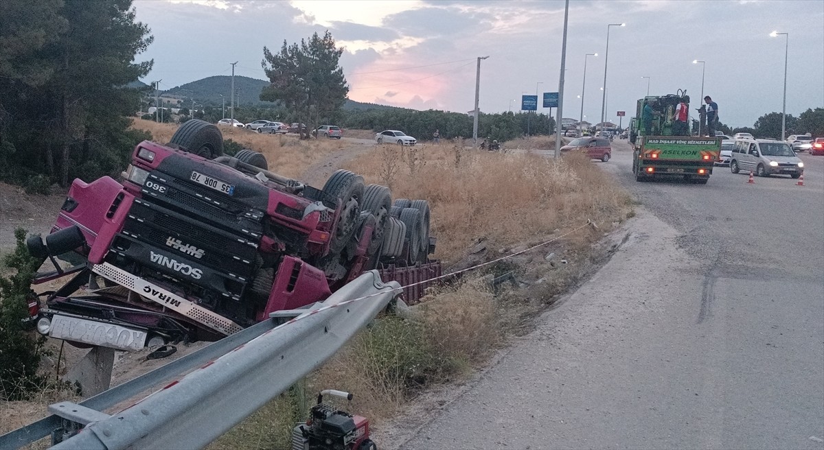 Burdur'un Gölhisar ilçesinde şarampole devrilen kamyonetin sürücüsü hayatını kaybetti.