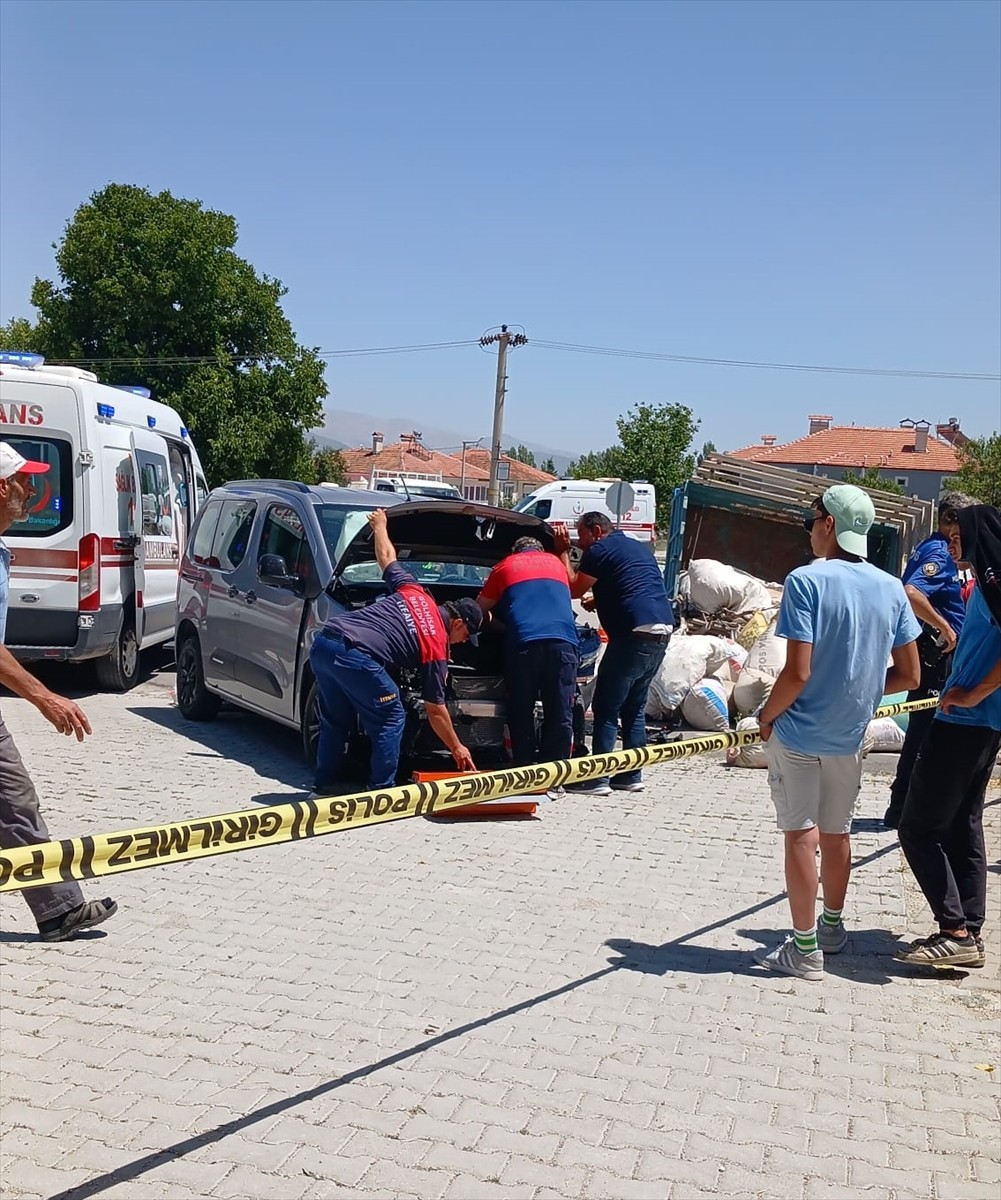 Burdur'un Gölhisar ilçesinde traktörle hafif ticari aracın çarpıştığı kazada 7 kişi yaralandı....