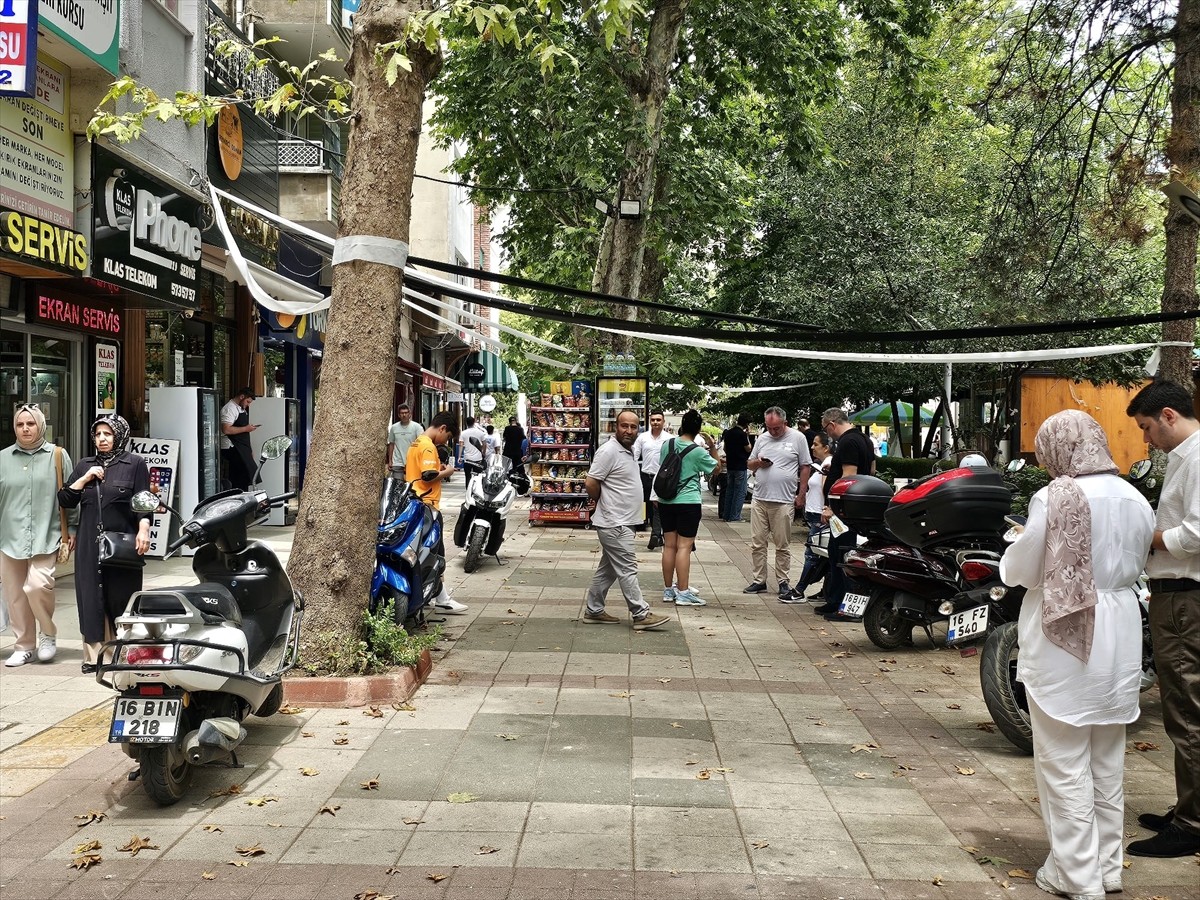 Bursa'nın Gemlik ilçesinde saat 12.57'de 4,2 büyüklüğünde deprem meydana geldi. Deprem nedeniyle...