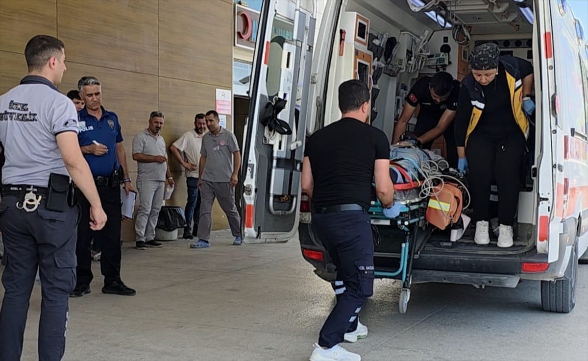 Bursa'nın İnegöl ilçesinde inşaattan düşen ve ağır yaralanan işçi, kaldırıldığı İnegöl Devlet...