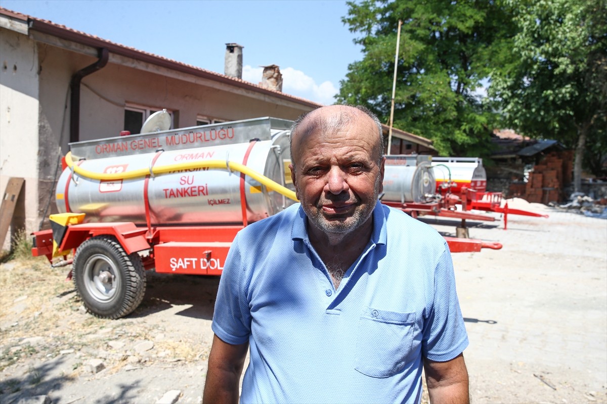 Bursa'nın Orhaneli ve Harmancık ilçeleri arasındaki orman yangınına tek lastiği patlayan tankerle...