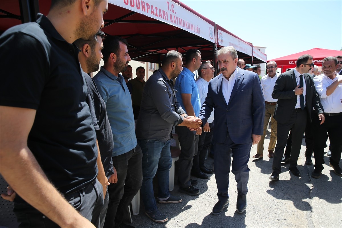 Büyük Birlik Partisi Genel Başkanı Mustafa Destici, Eskişehir'in Seyitgazi ilçesine bağlı...