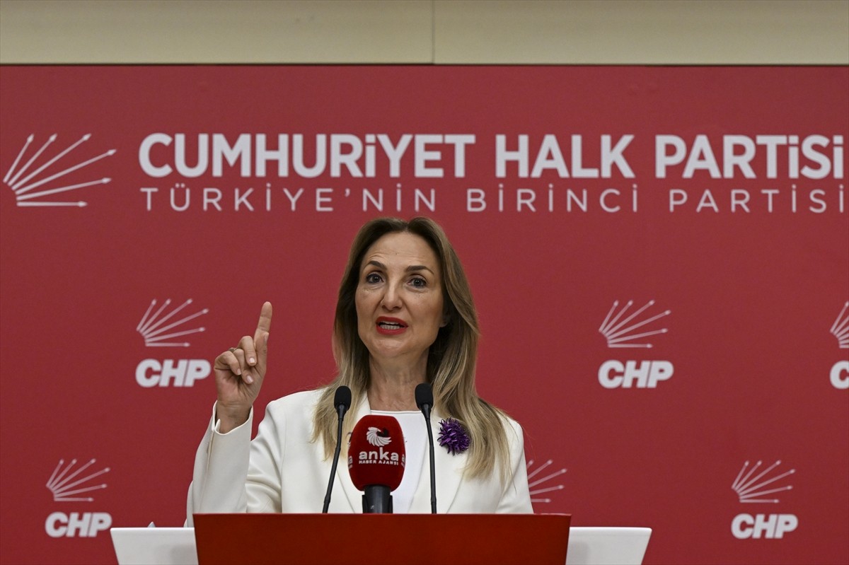 CHP Genel Başkan Yardımcısı Aylin Nazlıaka, parti genel merkezinde, kadına yönelik şiddetle...