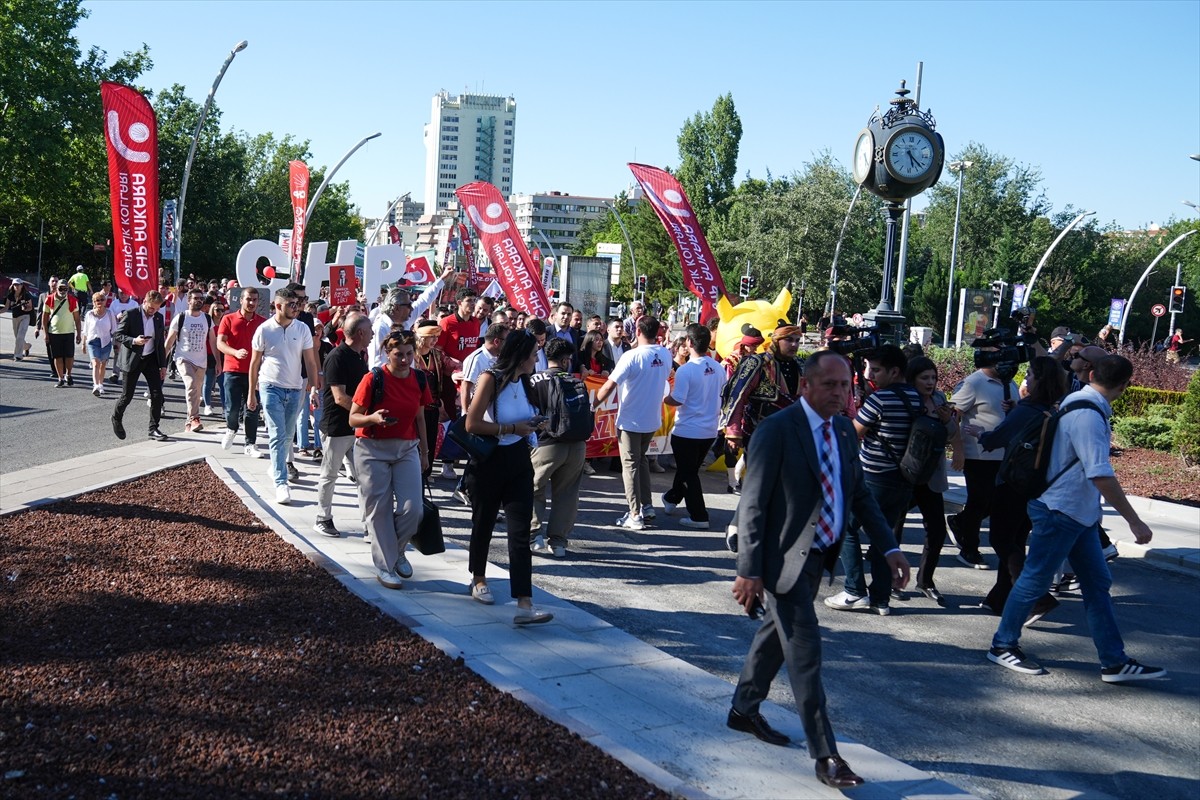 CHP Genel Başkanı Özgür Özel, Bülent Ecevit Yerleşkesinde bulunan partisinin Cumhurbaşkanlığı Aday...