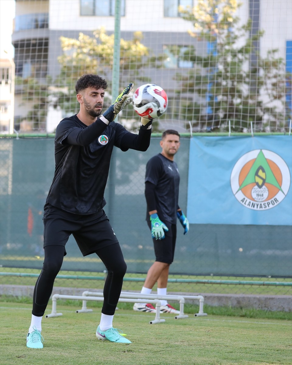 Corendon Alanyaspor, 2025-2026 sezonu hazırlıklarını yaptığı antrenmanla sürdürdü. Antrenman da...