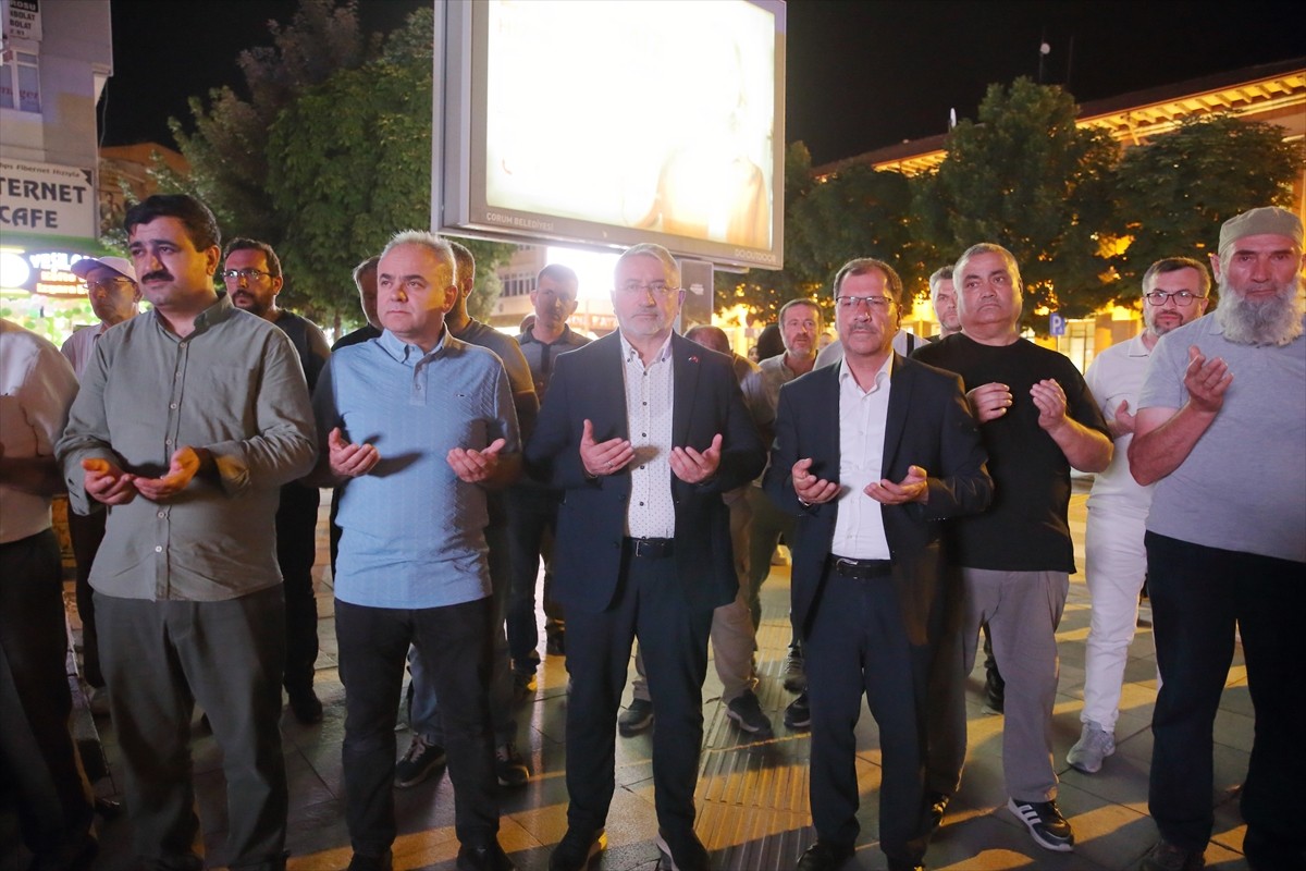 Çorum'da vatandaşlar, İsrail'in Filistin'e uyguladığı ablukayı protesto etti. Grup adına Necat...