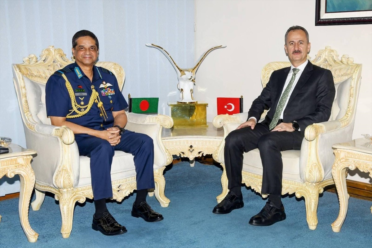 Cumhurbaşkanlığı Savunma Sanayii (SSB) Başkanı Haluk Görgün (sağda), Bangladeş'le savunma sanayisi...