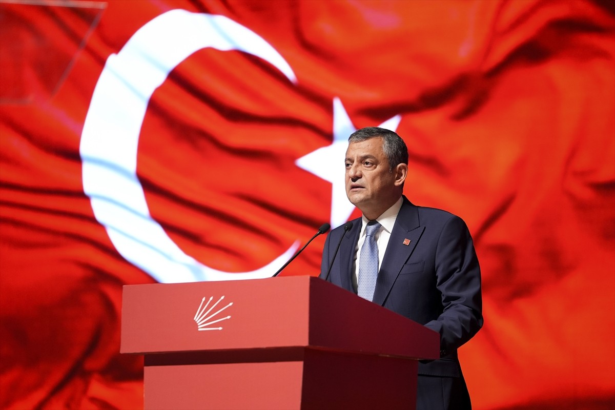 Cumhuriyet Halk Partisi (CHP) Genel Başkanı Özgür Özel, partisince Lütfi Kırdar Kültür Merkezi'nde...